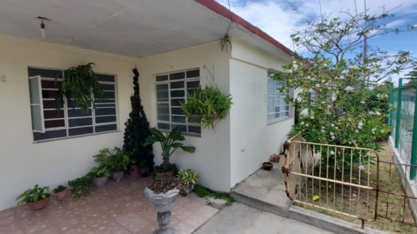 Picture on Casa de  3 cuartos, 2 baños y 0 garajes por $ 40.000 en Cienfuegos, Cienfuegos
