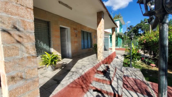 Picture on Casa de 3 cuartos, 1 baño y 1 garaje por $ 60.000 en Cienfuegos, Cienfuegos