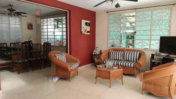 Picture on Casa de  5 cuartos, 3 baños y 1 garaje por $ 95.000 en Diez de Octubre, La Habana