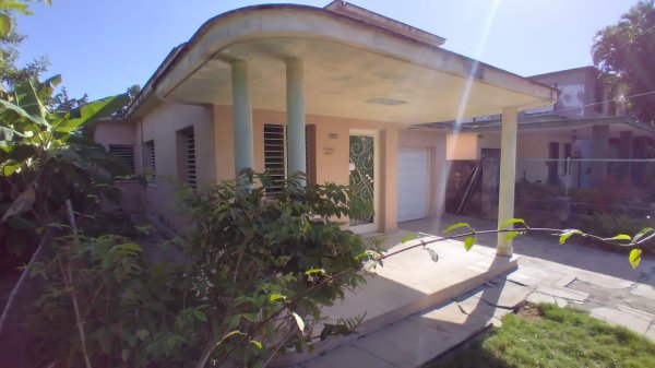 Picture on Casa de  4 cuartos, 3 baños y 1 garaje por $ 70.000 en Cienfuegos, Cienfuegos