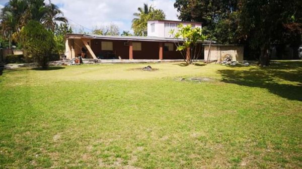Picture on Casa de  4 cuartos, 3 baños y 0 garajes por $ 120.000 en Cotorro, La Habana