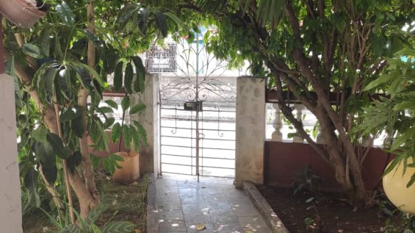 Picture on Casa de  2 cuartos, 1 baño y 0 garajes por $ 100.000 en Cerro, La Habana