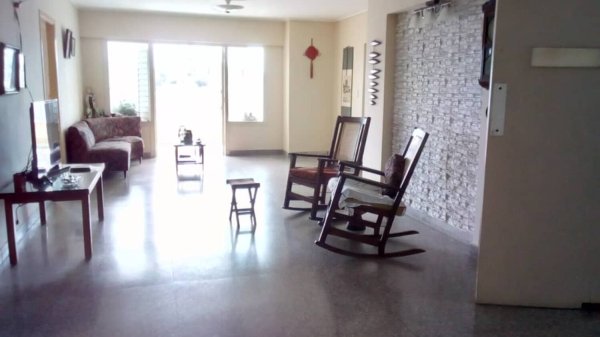 Picture on Apartamento de  4 cuartos, 3 baños y 1 garaje por $ 180.000 en Plaza de la Revolución, La Habana
