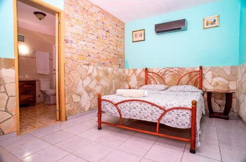 Picture on Casa de  3 cuartos, 4 baños y 1 garaje por $ 120.000 en La Habana del Este, La Habana