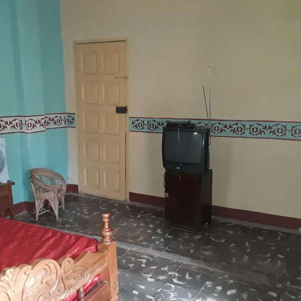 Casa de 8 cuartos, 7 baños y 0 garajes por $ 180.000