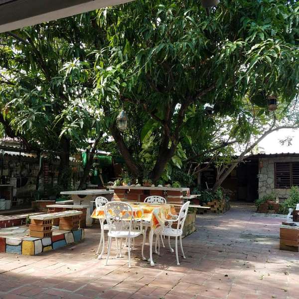 Casa de 5 cuartos, 5 baños y 1 garaje por $ 300.000