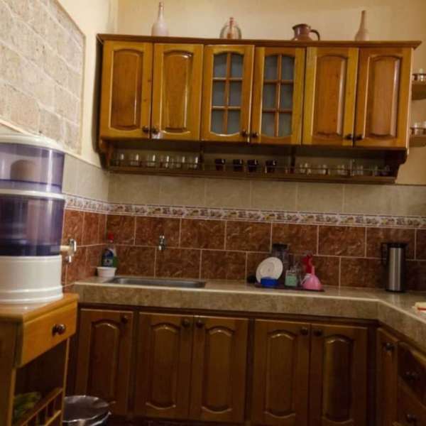 Casa de 3 cuartos, 4 baños y 0 garajes por $ 155.000