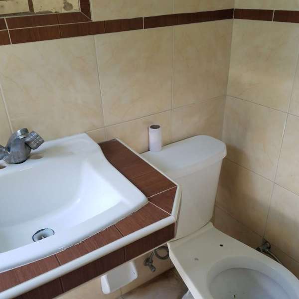 Casa de 3 cuartos, 3 baños y 1 garaje por $ 35.000