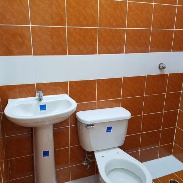 Casa de 4 cuartos, 3 baños y 0 garajes por $ 60.000