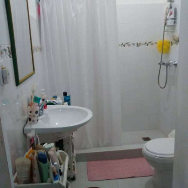 Apartamento de 4 cuartos, 3 baños y 0 garajes por $ 180.000