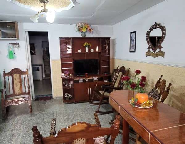Casa de 2 cuartos y 2 baños por $ 8.000
