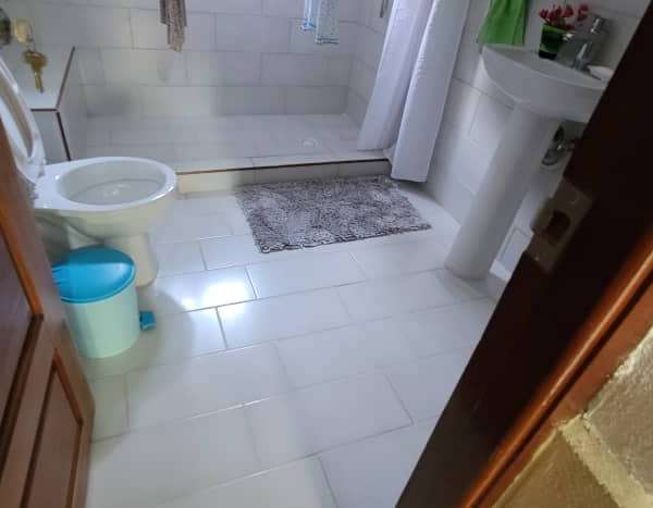 Casa de 3 cuartos, 2 baños y 1 garaje por $ 90.000