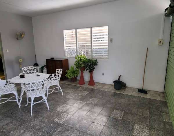 Casa de 3 cuartos, 2 baños y 1 garaje por $ 90.000