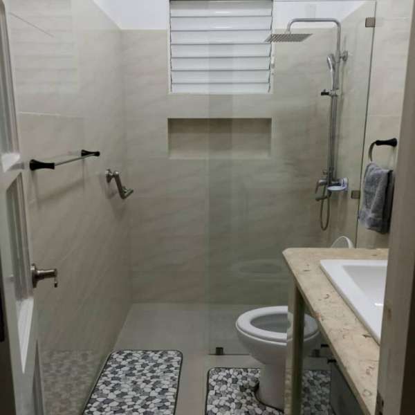 Apartamento de 3 cuartos, 2 baños y 1 garaje por $ 75.000