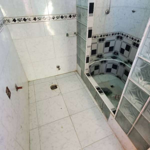 Casa de 3 cuartos y 3 baños por $ 12.000
