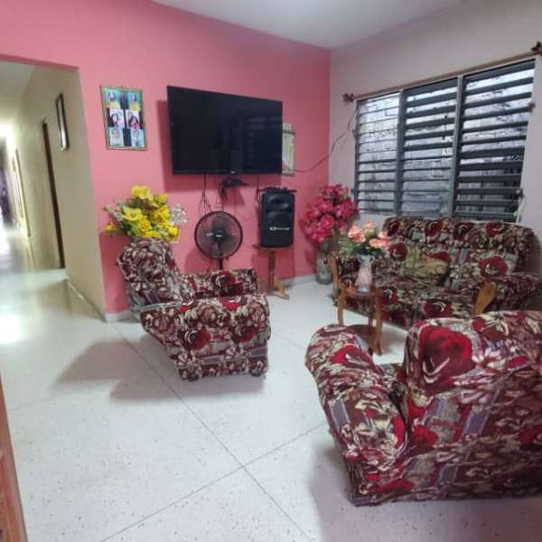 Casa de 4 cuartos, 3 baños y 1 garaje por $ 50.000