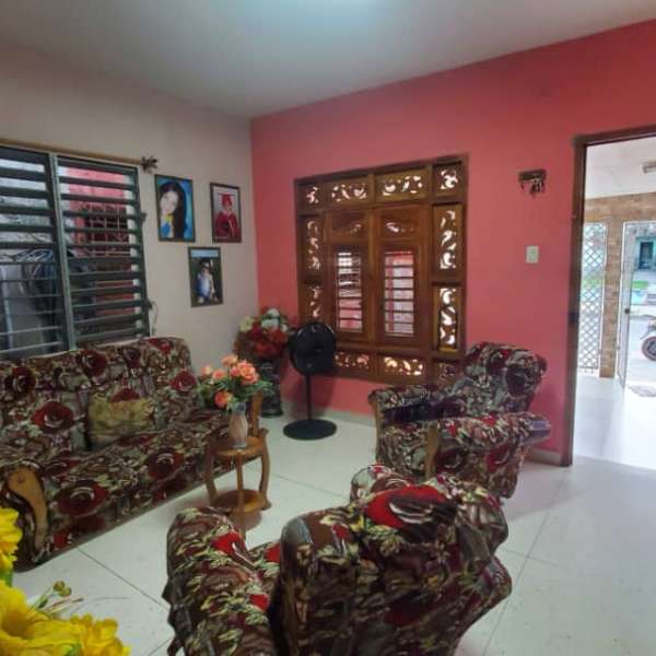 Casa de 4 cuartos, 3 baños y 1 garaje por $ 50.000