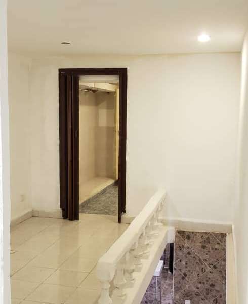 Apartamento de 2 cuartos, 2 baños y 0 garajes por $ 32.000