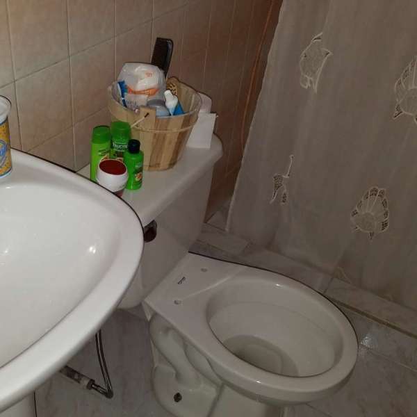 Casa de 3 cuartos, 2 baños y 0 garajes por $ 100.000