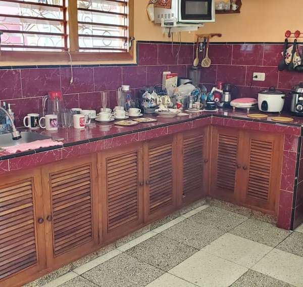Casa de 2 cuartos, 1 baño y 1 garaje por $ 65.000