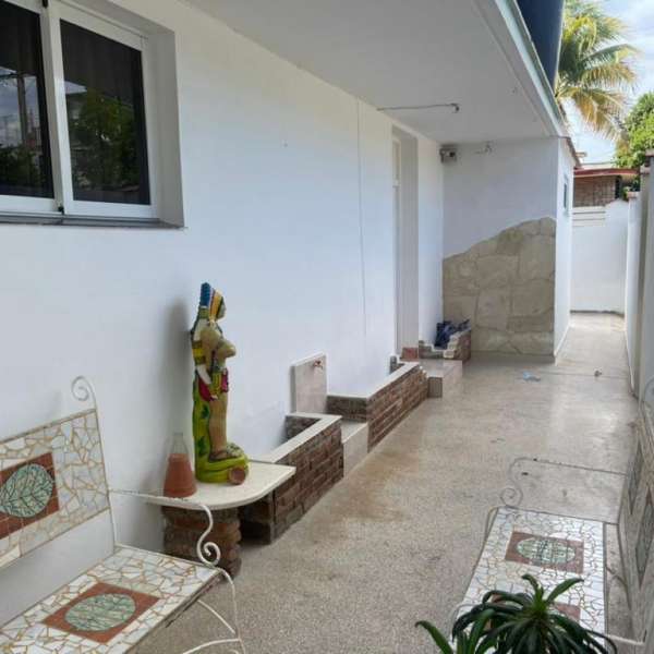 Casa de 2 cuartos, 2 baños y 1 garaje por $ 75.000