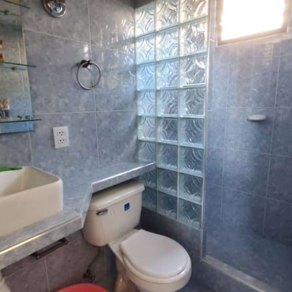 Casa de 4 cuartos y 5 baños por $ 30.000