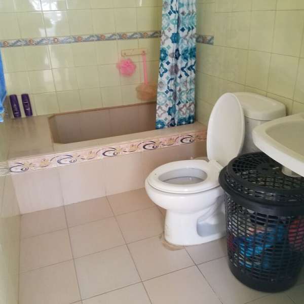 Casa de 3 cuartos, 2 baños y 0 garajes por $ 28.000