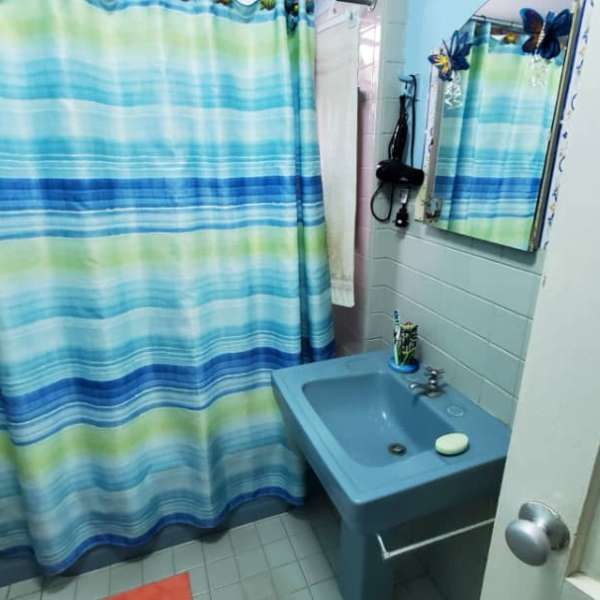 Casa de 4 cuartos, 4 baños y 1 garaje por $ 100.000