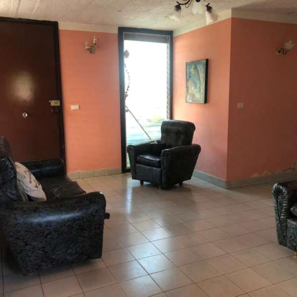 Casa de 3 cuartos, 2 baños y 1 garaje por $ 50.000