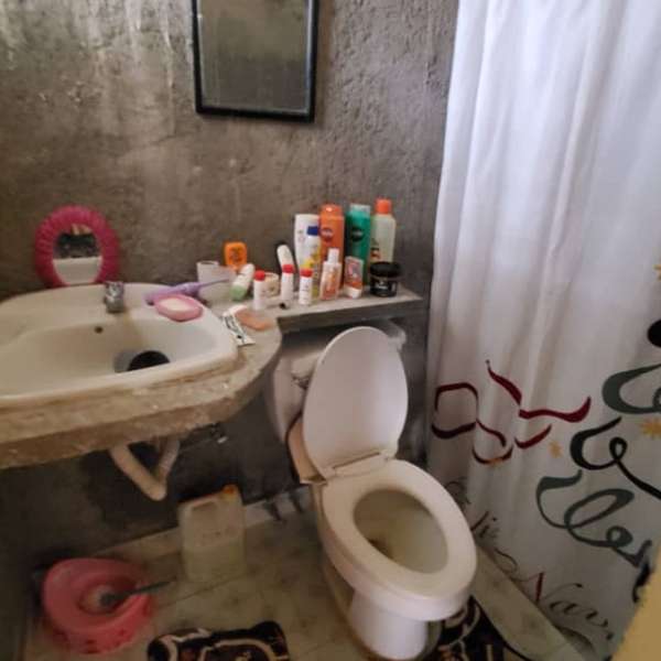 Casa de 4 cuartos, 5 baños y 0 garajes por $ 25.000