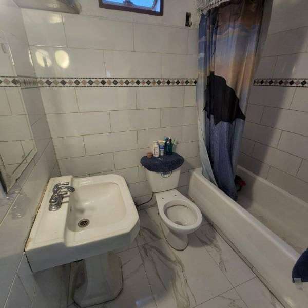 Casa de 3 cuartos, 3 baños y 1 garaje por $ 75.000