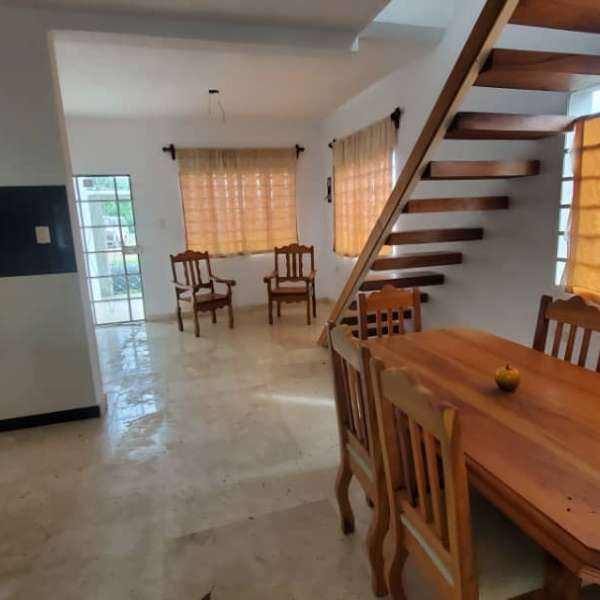 Casa de 4 cuartos, 4 baños y 1 garaje por $ 95.000