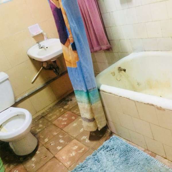 Casa de 7 cuartos, 5 baños y 1 garaje por $ 200.000