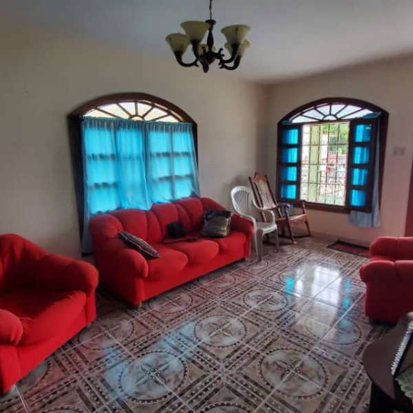 Casa de 3 cuartos, 2 baños y 1 garaje por $ 30.000