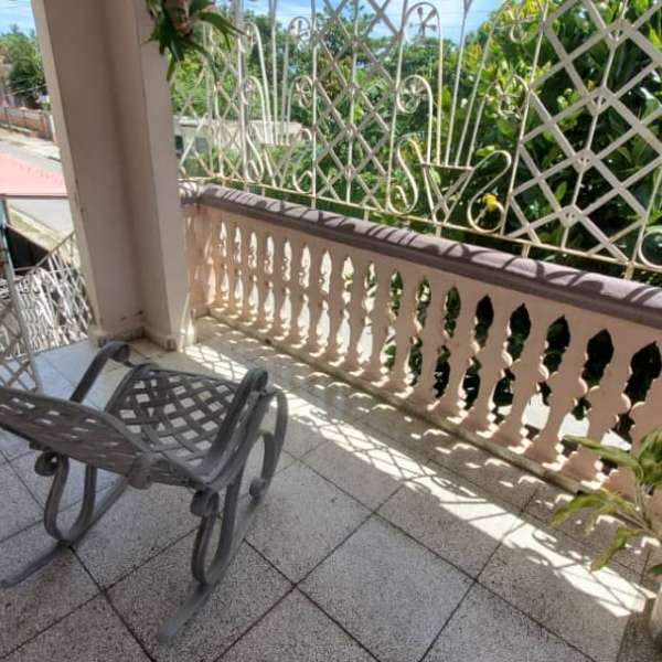 Casa de 5 cuartos, 2 baños y 1 garaje por $ 40.000