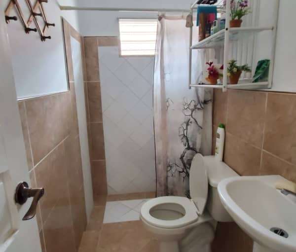 Casa de 3 cuartos y 2 baños por $ 40.000