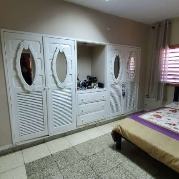 Casa de 2 cuartos, 1 baño y 1 garaje por $ 65.000