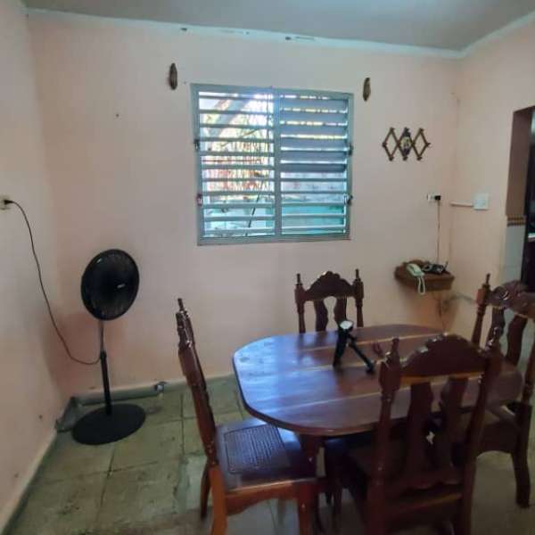Casa de 5 cuartos, 2 baños y 1 garaje por $ 40.000