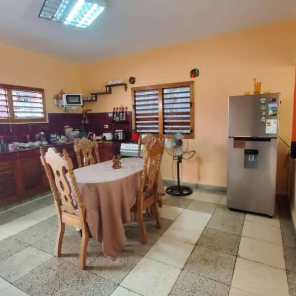 Casa de 2 cuartos, 1 baño y 1 garaje por $ 65.000