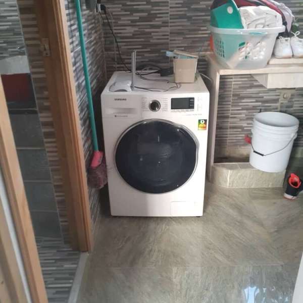 Casa de 6 cuartos, 4 baños y 0 garajes por $ 230.000