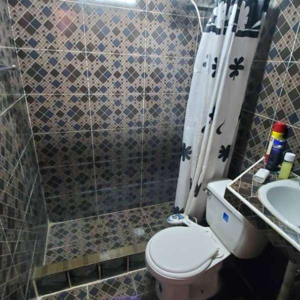 Apartamento de 2 cuartos y 1 baño por $ 15.000