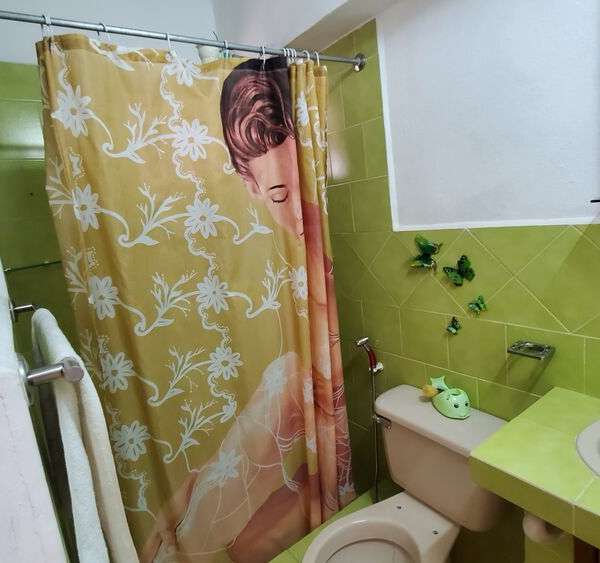 Casa de 2 cuartos, 2 baños y 0 garajes por $ 30.000