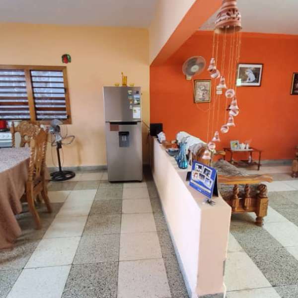 Casa de 2 cuartos, 1 baño y 1 garaje por $ 65.000