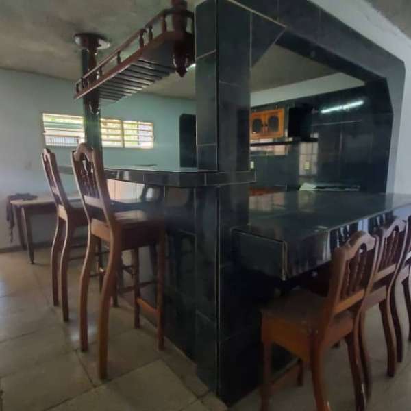 Casa de 4 cuartos, 2 baños y 1 garaje por $ 17.000
