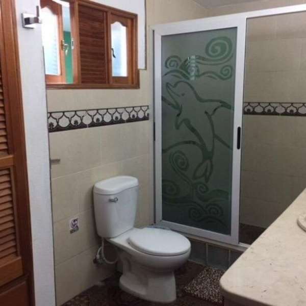 Casa de 8 cuartos, 8 baños y 1 garaje por $ 800.000