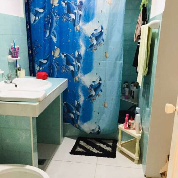 Casa de 6 cuartos, 6 baños y 2 garajes por $ 800.000