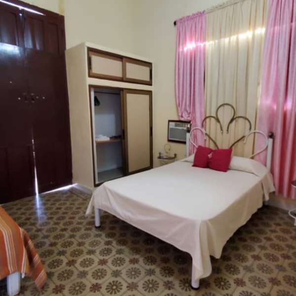 Casa de 6 cuartos, 4 baños y 0 garajes por $ 26.000