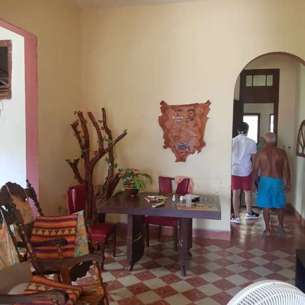 Casa de 4 cuartos, 2 baños y 0 garajes por $ 190.000