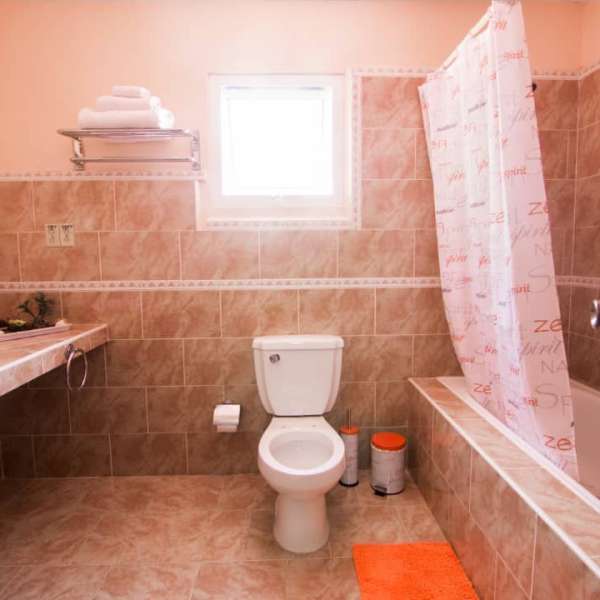 Casa de 5 cuartos, 5 baños y 1 garaje por $ 620.000