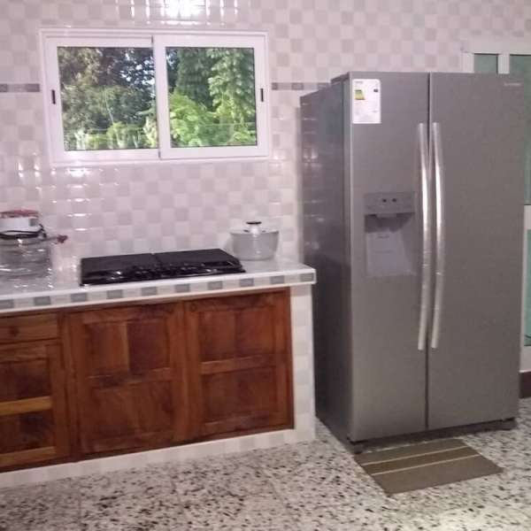 Casa de 3 cuartos, 2 baños y 1 garaje por $ 170.000